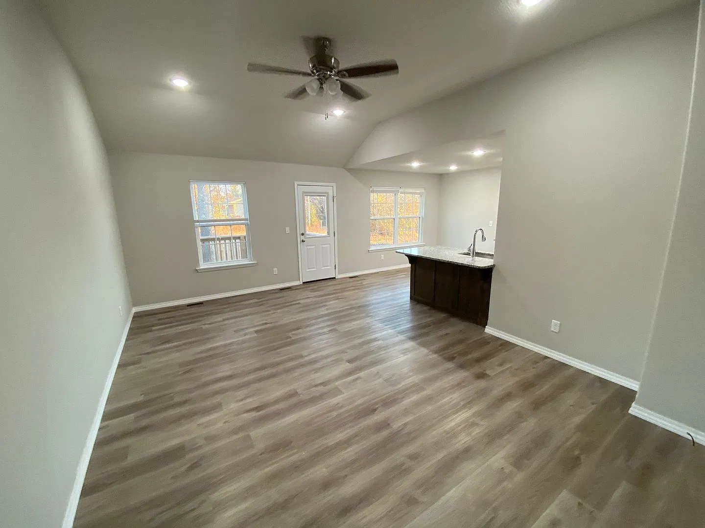 adorable home in a quiet neighborhood — Photo 4