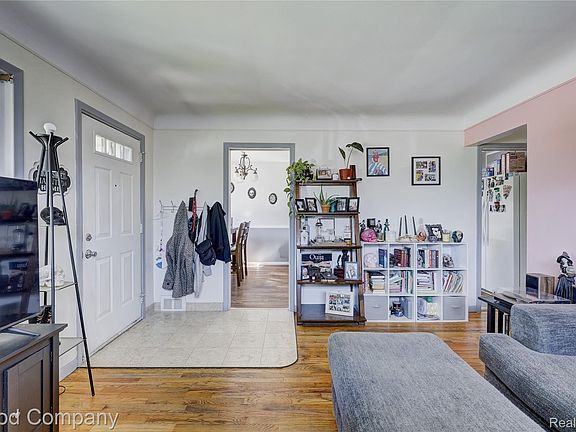 4th image of 22626 Harmon St
