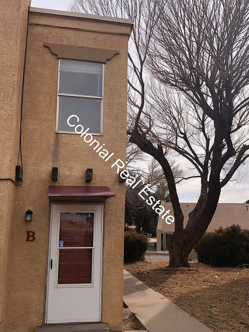 303 Innsdale — Photo 2