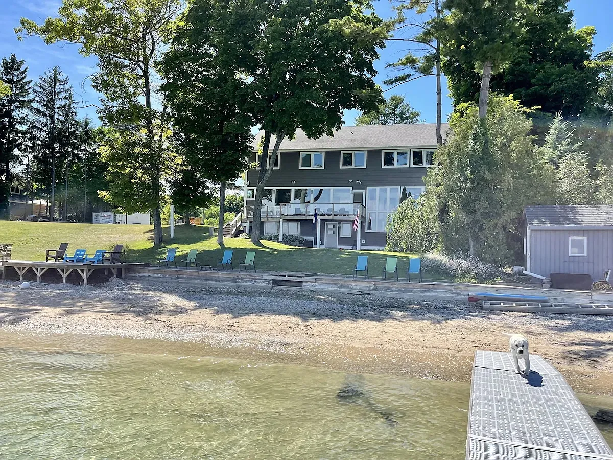 6 bed, 3.5 bath, 3640 sqft, $7,500 — Photo 3