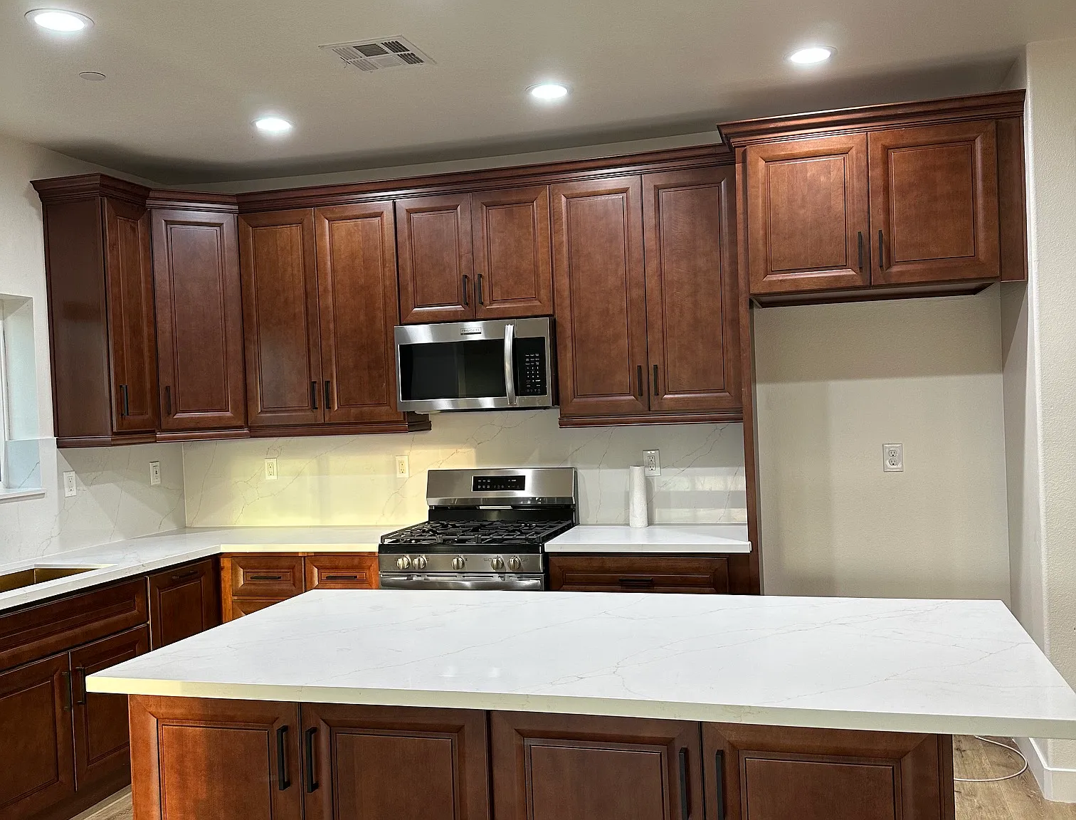4 bed, 2611 sqft, $4,000 — Photo 3