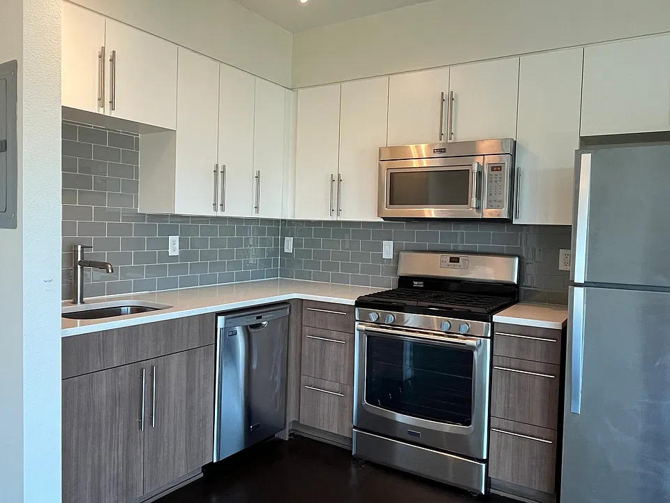 2240 NW Pettygrove St #501