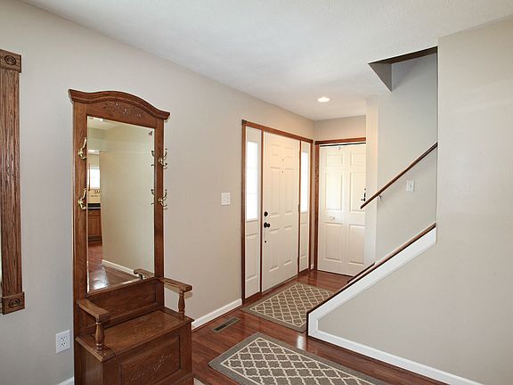 4th image of 1920 Thorpe Cir
