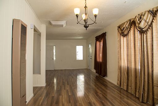 5th image of 1317 Cambridge Dr