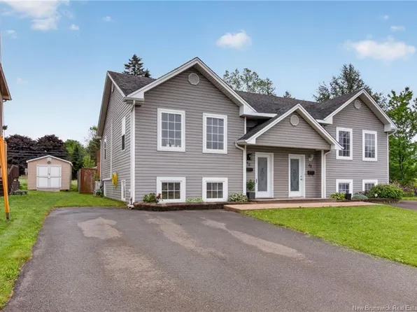 46 Devarenne St, Dieppe, NB E1A 0C8