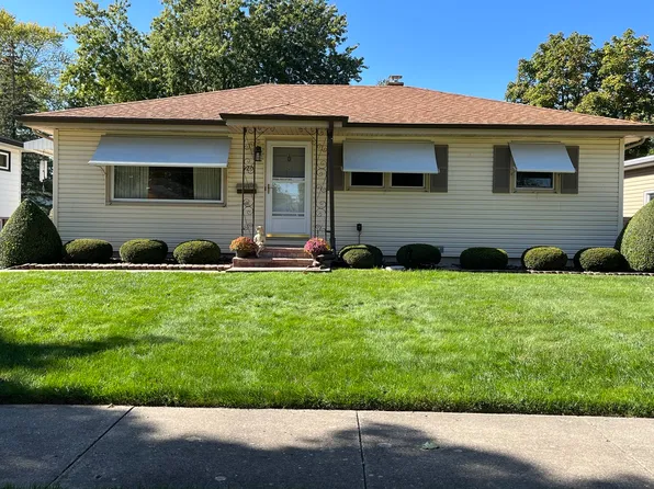 920 Charles Ave, Winthrop Harbor, IL 60096