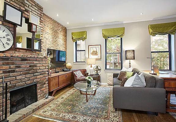 2nd image of 261 W 71st St APT 7