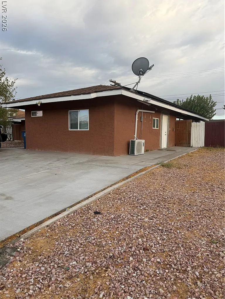 1 bed, 1.0 bath, 1270 sqft, $1,100 — Photo 1
