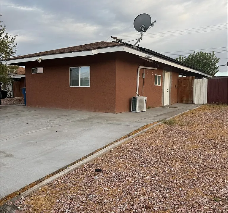 5709 Cabrillo Cir