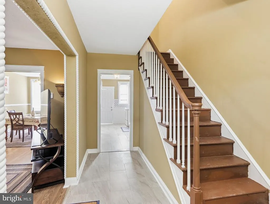 5 bed, 1600 sqft, $2,600 — Photo 4