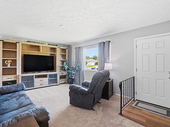 3rd image of 1000 Langdale Ave