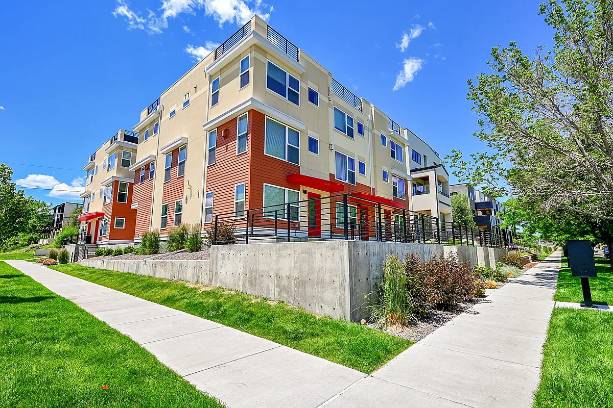 Building Photo - 1703 Julian St #2