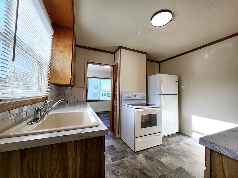 1500 Thayer Dr — Photo 13