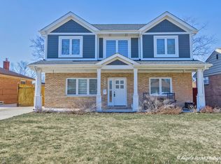 8242 N Elmore St, Niles, IL 60714