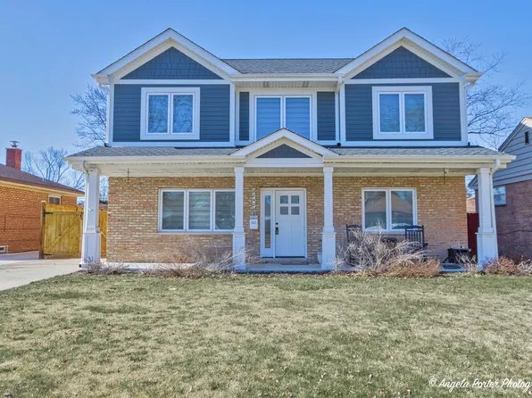8242 N Elmore St, Niles, IL 60714