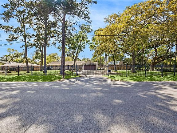 3rd image of 1829 Campbell Rd
