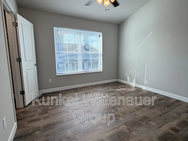 8401D Allied Way — Photo 22