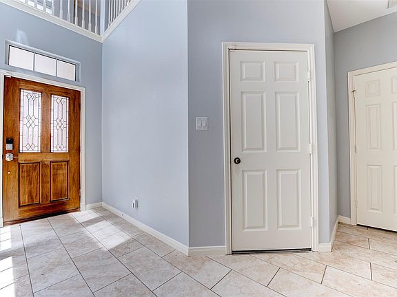 3rd image of 34 Waugh Dr Unit D
