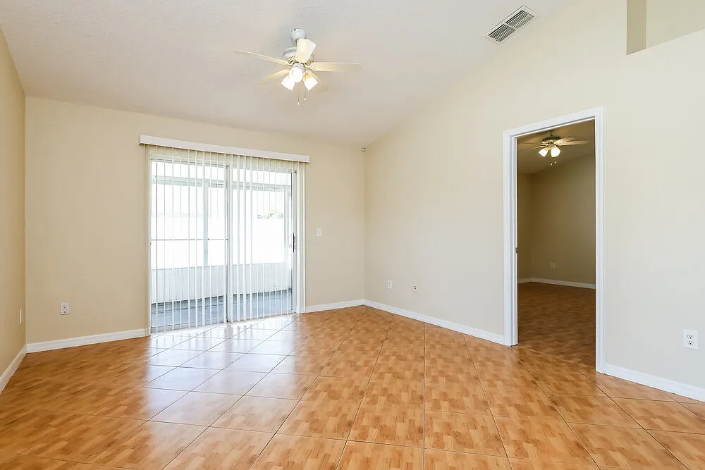 3 bed, 2.0 bath, 1102 sqft, $1,860 — Photo 4