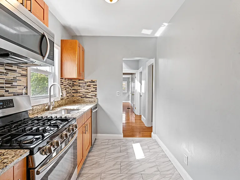 79 Derby St #2 — Photo 9