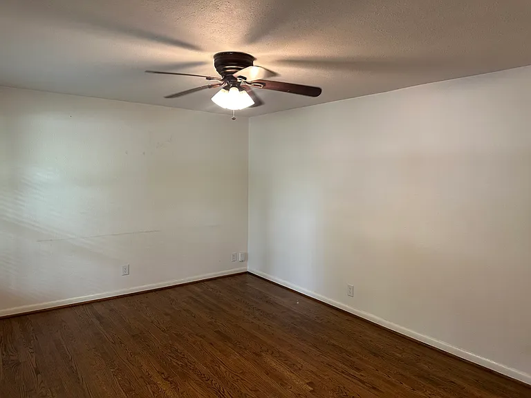 1201 W Lovers Ln — Photo 4