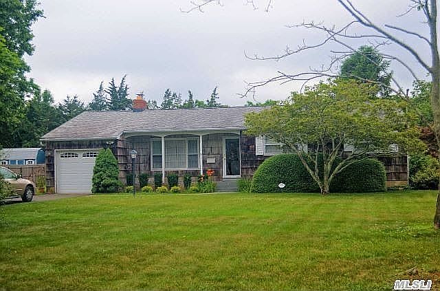 1st image of 15 Diane Ln