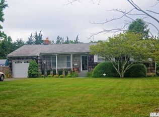 15 Diane Ln, East Moriches, NY 11940