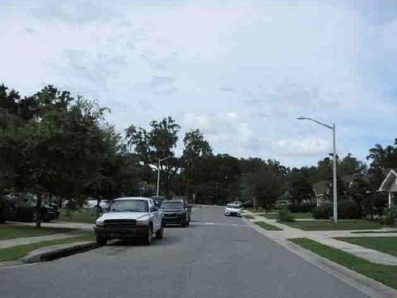 Exterior Neighborhood (street photo)