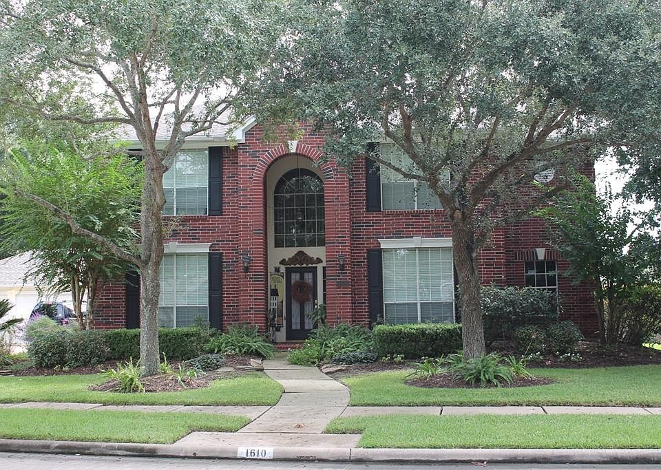 Welcome to 1610 Evergreen!