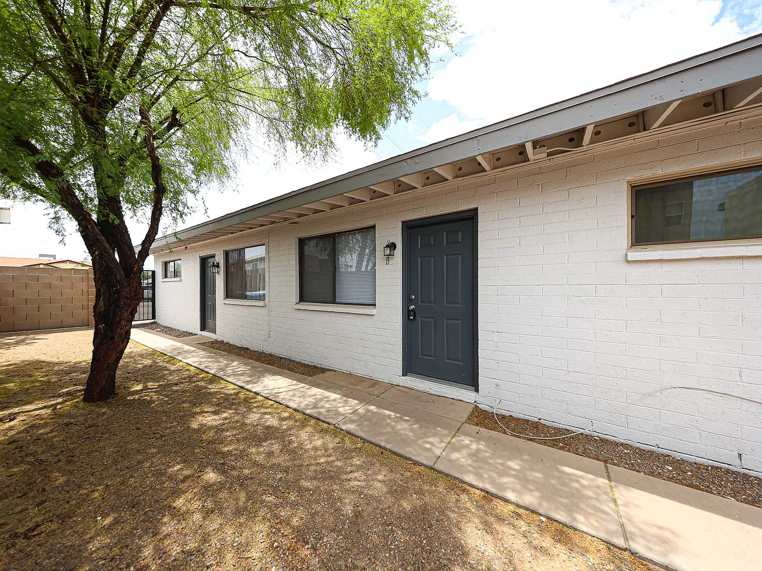 1736 West Sherman Street - B — Photo 4