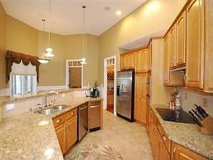 3rd image of 6937 Southampton Ln