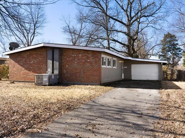 8426 Buckthorn Dr, Saint Louis, MO 63134