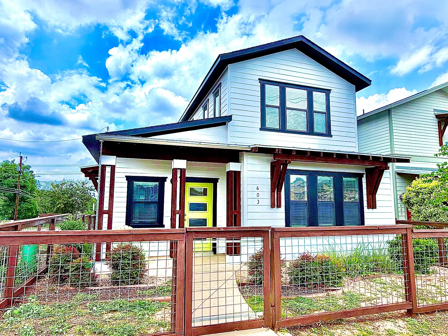 603 Burleson St — Photo 1