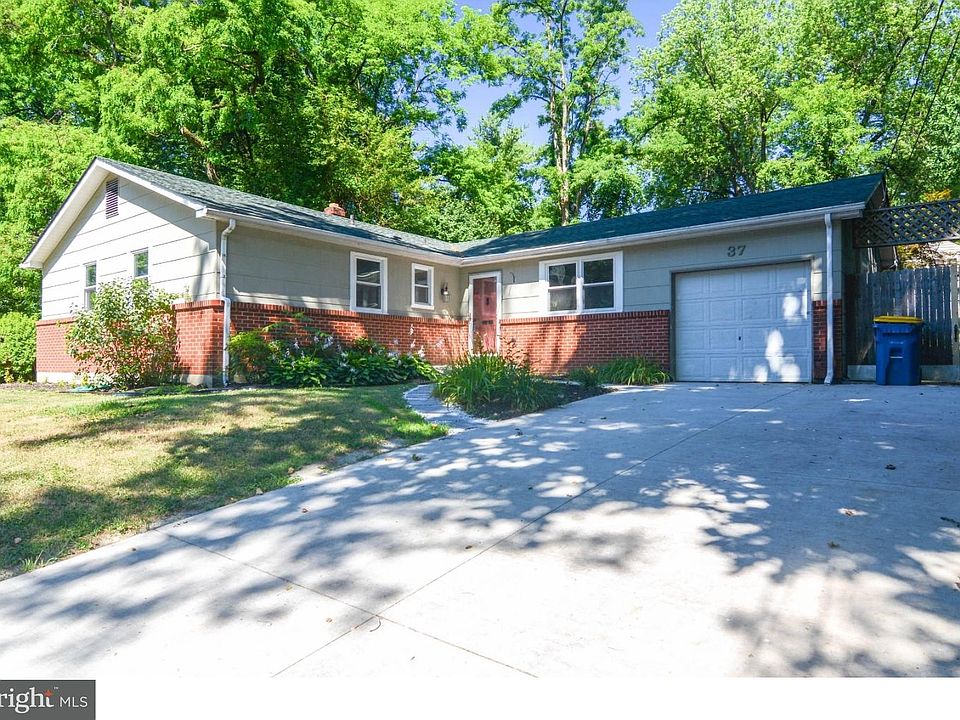 1st image of 37 Wakefield Dr