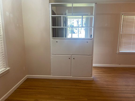2nd image of 1017 Illinois St