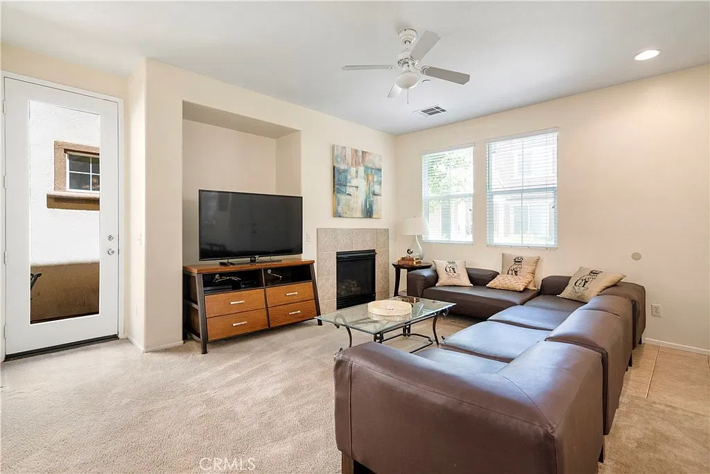 4 bed, 2.5 bath, 1540 sqft, $3,500 — Photo 2
