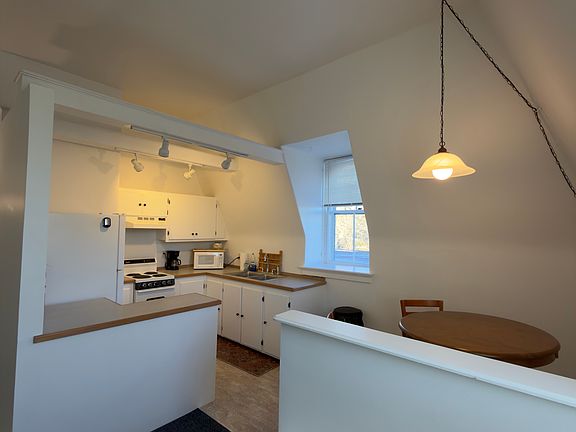 3rd image of 6 Sunnyside Pl APT 5