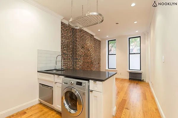 Rented by Nooklyn NYC LLC | media 21
