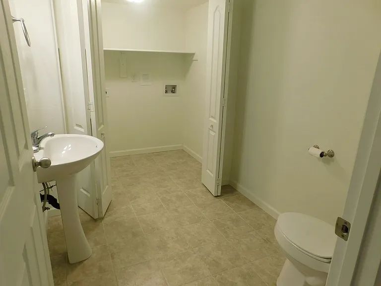 654 Trinity Way #D — Photo 8