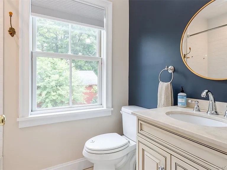 120 Verplanck Ave — Photo 24