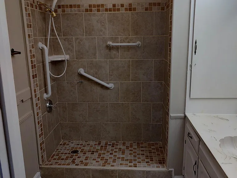 1007 Bluefield Ave SE — Photo 5