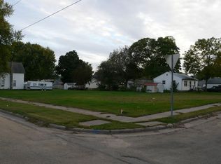 902 Broad St, Sabula, IA 52070