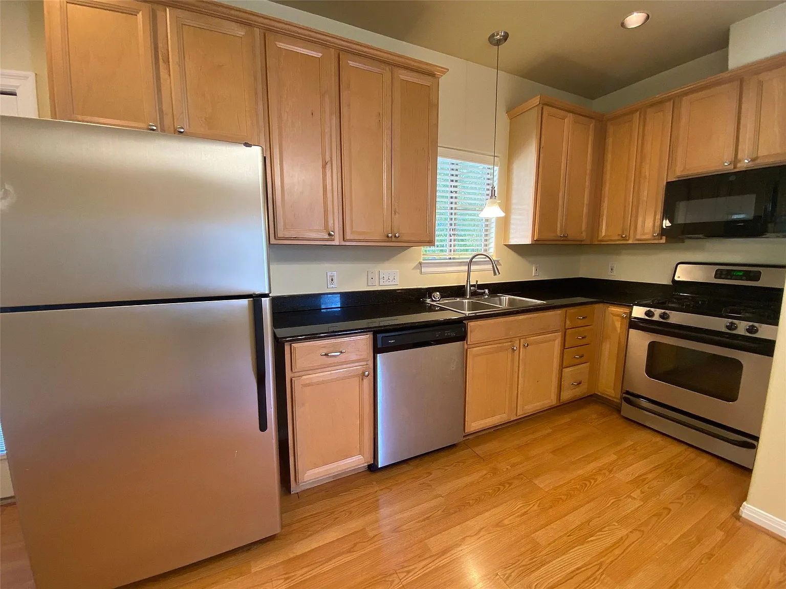 2 bed, 2.0 bath, 850 sqft, $1,850 — Photo 2