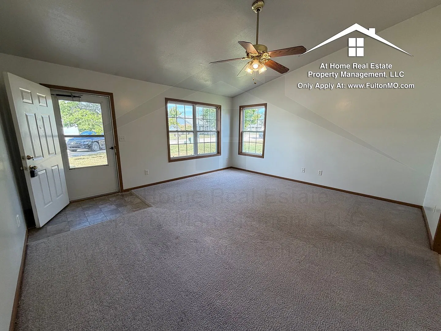 Sabre Circle 436438 Duplex — Photo 2