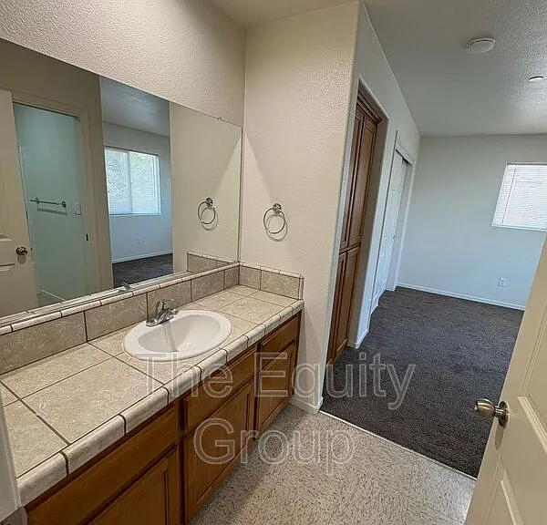 2106 W Lark Ave — Photo 8