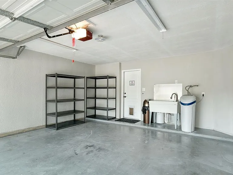 2412 Willow Way — Photo 24