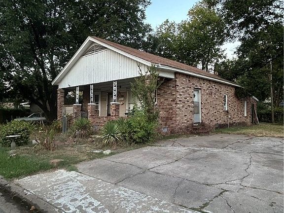 4th image of 2116 N May Ave