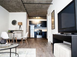 812 W Belmont Ave #414, Chicago, IL 60657