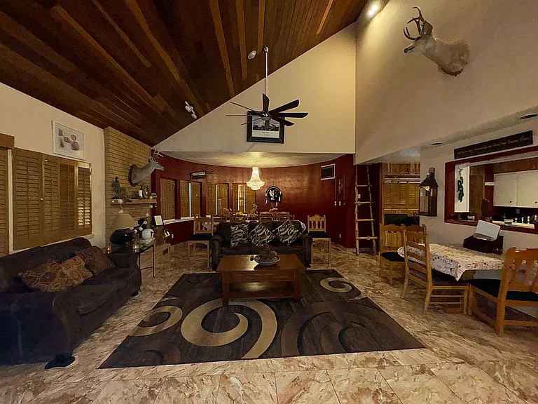 102 Bogie Ln — Photo 1