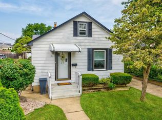 66 11th St, Hicksville, NY 11801